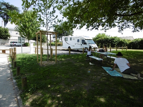 Aire camping-car  Manthelan (37240) - Photo 4